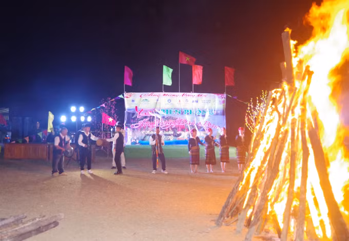 potal-xuan-bien-phong-am-long-dan-ban-tai-quang-tri-7796194.jpg