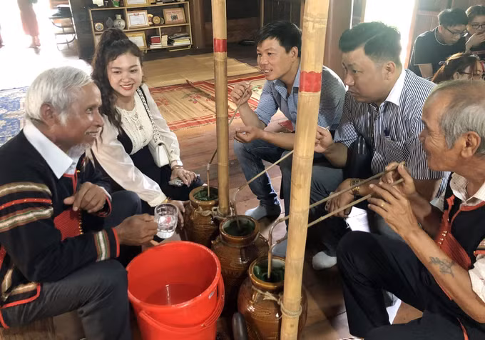 potal-du-lich-viet-nam-trai-nghiem-va-kham-phat-huong-phat-trien-du-lich-moi-o-dak-lak-6089842.jpg