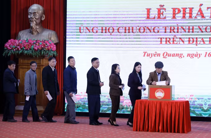 potal-tuyen-quang-phat-dong-ung-ho-chuong-trinh-xoa-nha-tam-nha-dot-nat-7809948.jpg
