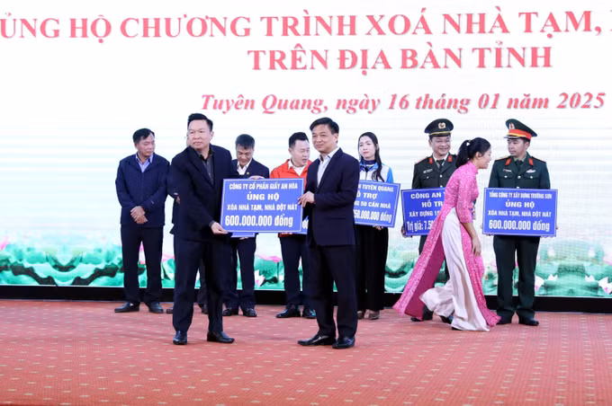 potal-tuyen-quang-phat-dong-ung-ho-chuong-trinh-xoa-nha-tam-nha-dot-nat-7809947.jpg