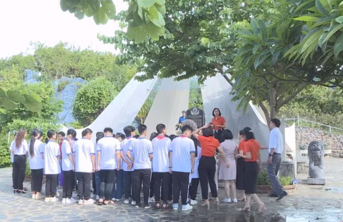 potal-di-tich-trung-doan-tay-tien-son-la-dia-chi-do-giao-duc-truyen-thong-cach-mang-7810038.jpg