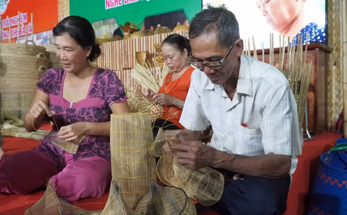 potal-khai-mac-ngay-hoi-ton-vinh-nghe-truyen-thong-huyen-lai-vung-dong-thap-7811178.jpg
