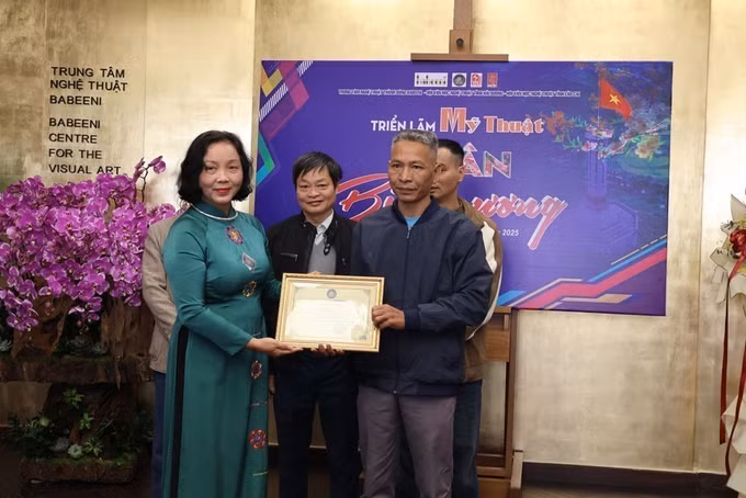 potal-hai-duong-trien-lam-my-thuat-xuan-bien-cuong-7812365.jpg