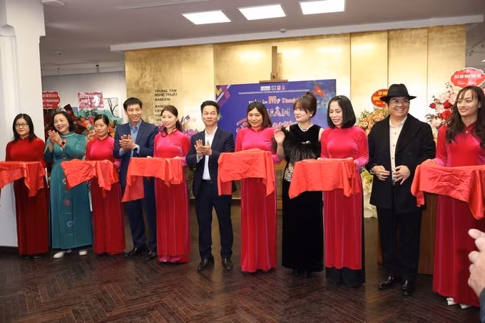 potal-hai-duong-trien-lam-my-thuat-xuan-bien-cuong-7812361.jpg