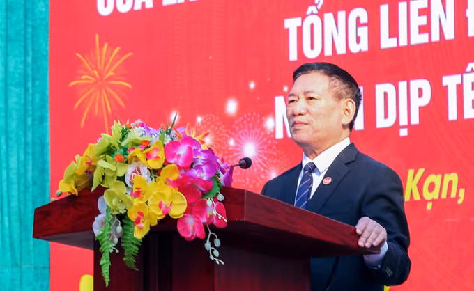 potal-pho-thu-tuong-ho-duc-phoc-tang-qua-tet-tai-bac-kan-7812391.jpg
