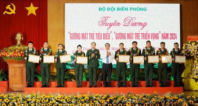 potal-bo-doi-bien-phong-tuyen-duong-guong-mat-tre-tieu-bieu-trien-vong-nam-2024-7919873.jpg