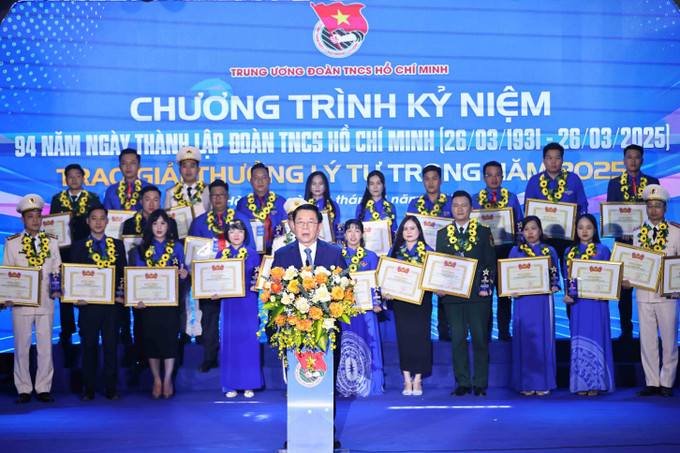 Trưởng Ban Tuyên giáo và Dân vận Trung ương Nguyễn Trọng Nghĩa phát biểu chỉ đạo. Ảnh: Minh Đức – TTXVN potal-le-ky-niem-94-nam-ngay-thanh-lap-doan-va-trao-giai-thuong-ly-tu-trong-nam-2025-7920385-1.jpg