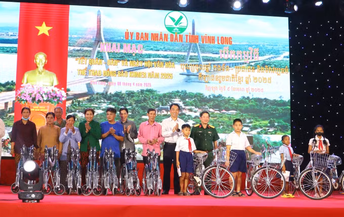 potal-vinh-long-khai-mac-tet-quan-dan-gan-voi-ngay-hoi-van-hoa-the-thao-dong-bao-khmer-nam-2025-7963115-1.jpg