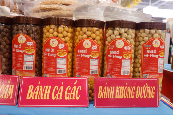 Nhiều sản phẩm OCOP không chỉ có chất lượng tốt mà còn được thiết kế mẫu mã đẹp mắt, dễ dàng thâm nhập vào các chuỗi siêu thị và cửa hàng thực phẩm sạch. Ảnh: Bích Huệ - TTVXN potal-san-pham-ocop-tinh-nghe-an-tung-bung-chao-tet-7821321.jpg
