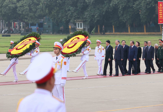 Lãnh đạo Đảng, Nhà nước vào Lăng viếng Chủ tịch Hồ Chí Minh nhân dịp Tết Nguyên đán Ất Tỵ 2025. Ảnh: An Đăng - TTXVN potal-lanh-dao-dang-nha-nuoc-vao-lang-vieng-bac-nhan-dip-tet-nguyen-dan-at-ty-2025-7822909.jpg
