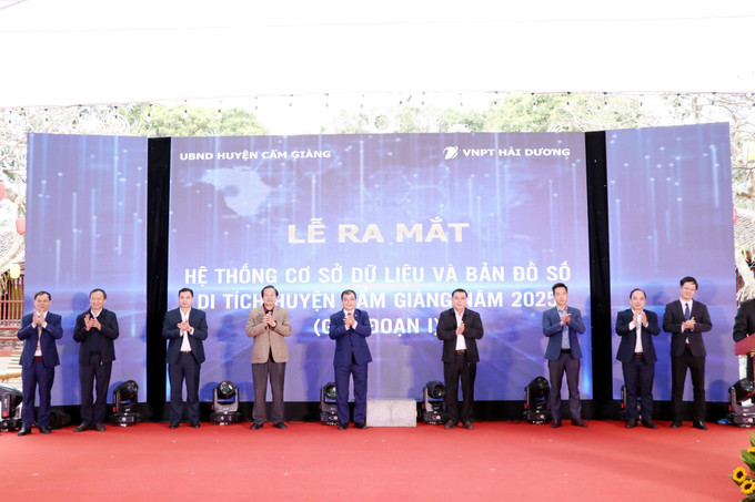 Lễ ra mắt hệ thống cơ sở dữ liệu và bản đồ số di tích huyện Cẩm Giàng. Ảnh: Mạnh Tú - TTXVN potal-van-mieu-mao-dien-la-khu-du-lich-cap-tinh-cua-hai-duong-7915616.jpg