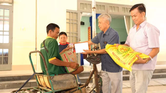 potal-cham-lo-tet-cho-nguoi-ngheo-nguoi-yeu-the-vung-bien-gioi-tay-ninh-7805399.jpg