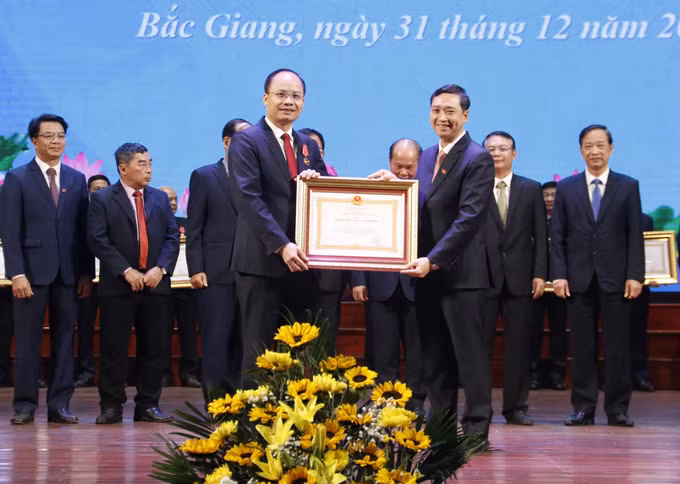 potal-ubnd-tinh-bac-giang-phat-dong-thi-dua-nam-2025-7784145.jpg
