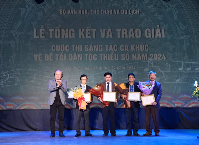 potal-trao-giai-cuoc-thi-sang-tac-ca-khuc-ve-de-tai-dan-toc-thieu-so-nam-2024-7783772.jpg