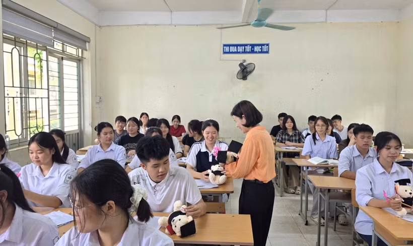 Tiếp sức học sinh vùng cao tự tin bước vào kỳ thi tốt nghiệp THPT