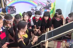 Đưa bản sắc văn hóa vào trường học