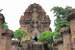 Chiêm ngưỡng vẻ đẹp của Tháp Bà Pô Nagar