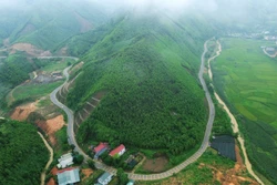 Tăng tốc thi công tuyến đường kết nối thị xã Nghĩa Lộ với cao tốc Hà Nội - Lào Cai
