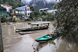 Cao Bằng: Cấm tuyệt đối việc di chuyển bằng bè, mảng trong vùng lũ