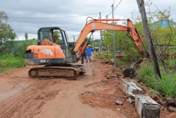 Hiến đất mở đường, tháo gỡ 'điểm nghẽn' hạ tầng ở vùng đồng bào dân tộc thiểu số
