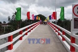 Chiếc cầu nối nhịp bờ vui ở xã vùng sâu An Lạc Thôn