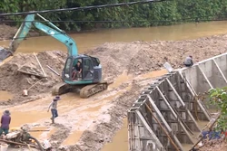 Đảm bảo an toàn cho người dân khu vực ven sông suối