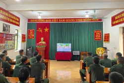 Người dân vùng cao Điện Biên hướng về Quảng trường Ba Đình