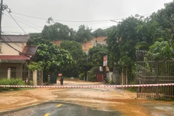 Tìm thấy thi thể người phụ nữ bị nước lũ cuốn trôi khi đi ăn cưới