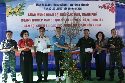Sắc xuân trên đảo Hòn Khoai
