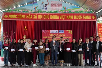 Tết ấm áp cho giáo viên vùng cao