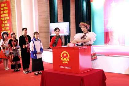 Các địa phương vùng cao hoàn tất công tác bầu cử, nhiều cử tri trên 100 tuổi tham gia