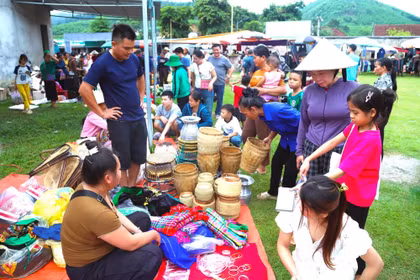 Trải nghiệm sắc màu văn hóa chợ phiên vùng cao xứ Nghệ