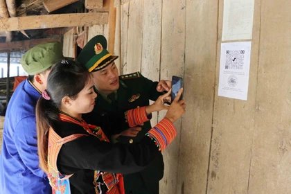 'Thầy giáo số' quân hàm xanh