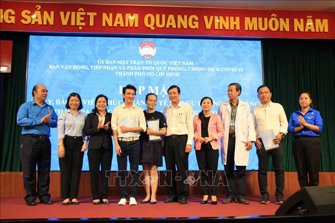Tri ân các y bác sĩ, lực lượng vũ trang nhân dân tham gia phòng, chống dịch COVID-19