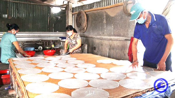 Làng nghề bánh phồng Cái Bè ngày cận Tết