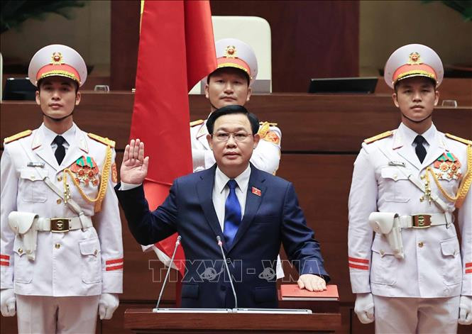 Đồng chí Vương Đình Huệ tuyên thệ nhậm chức Chủ tịch Quốc hội khóa XV. Ảnh: Thống Nhất - TTXVN