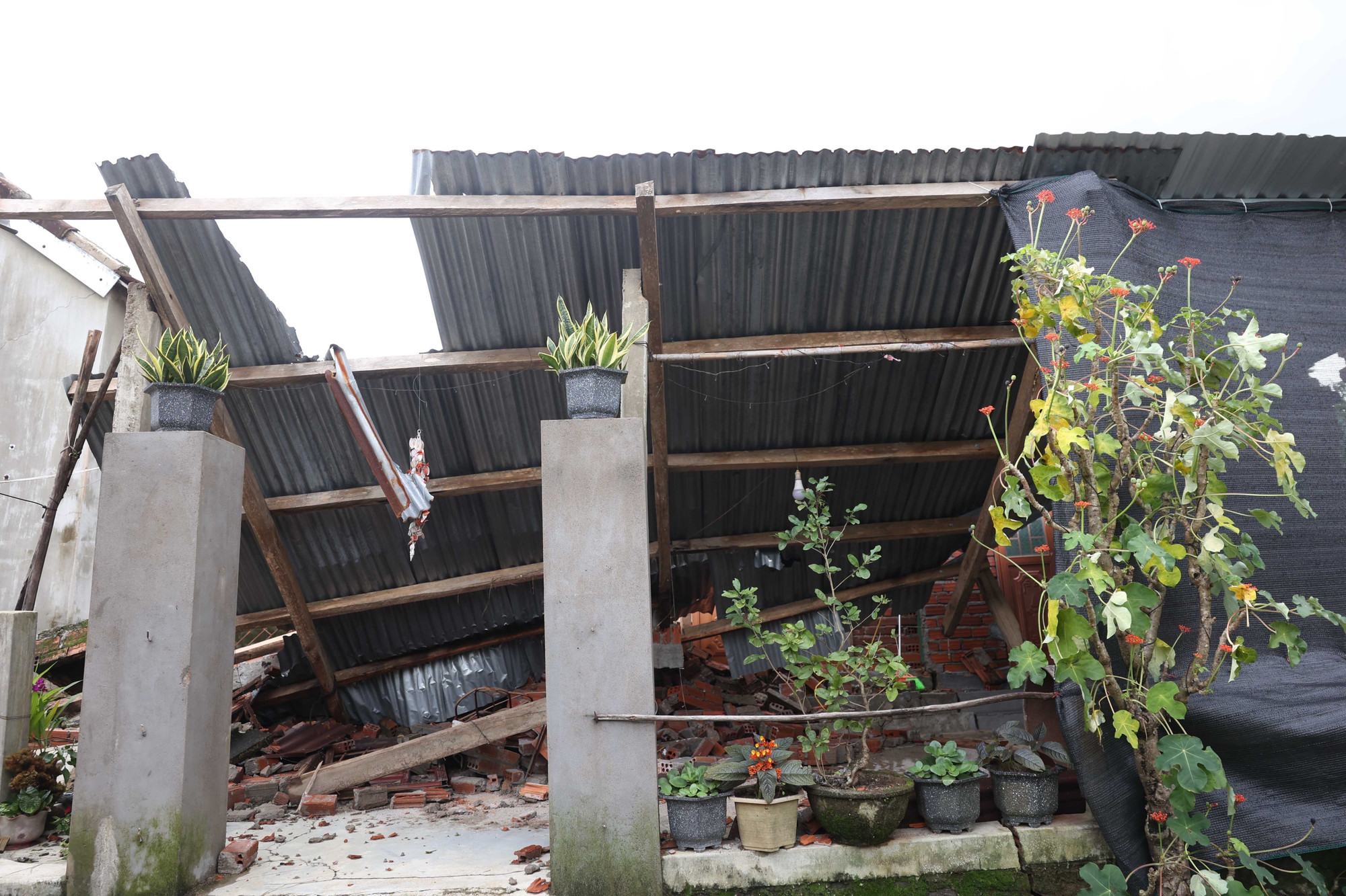 Mưa lũ khiến hơn 150.000 ngôi nhà ở Đắk Lắk bị ngập sâu trong nước, hư hỏng nặng.