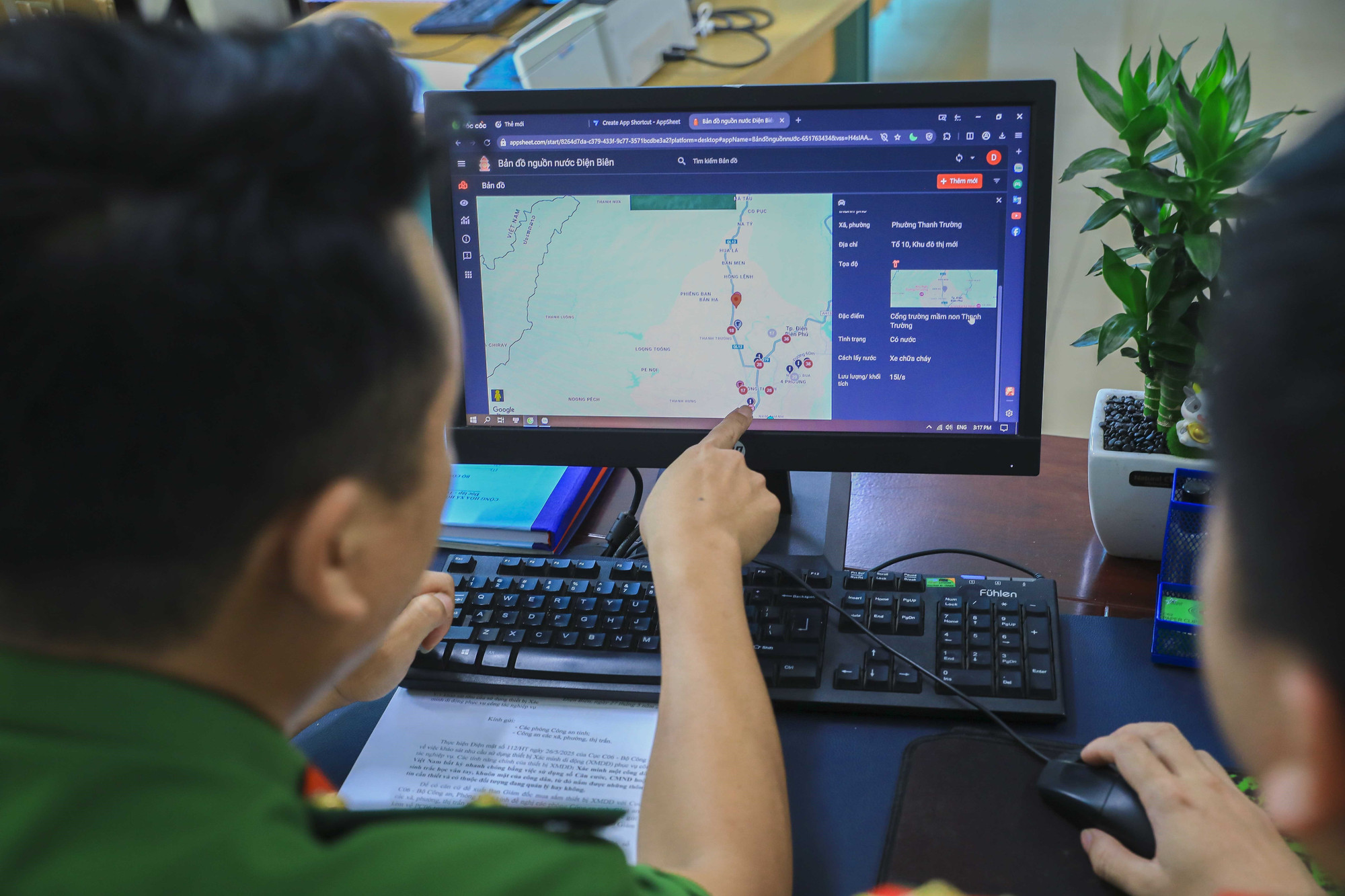 Số hóa Giao diện bản đồ nguồn nước tỉnh Điện Biên phục vụ công tác chữa cháy. Ảnh: Xuân Tư/TTXVN Số hóa Giao diện bản đồ nguồn nước tỉnh Điện Biên phục vụ công tác chữa cháy. Ảnh: Xuân Tư/TTXVN