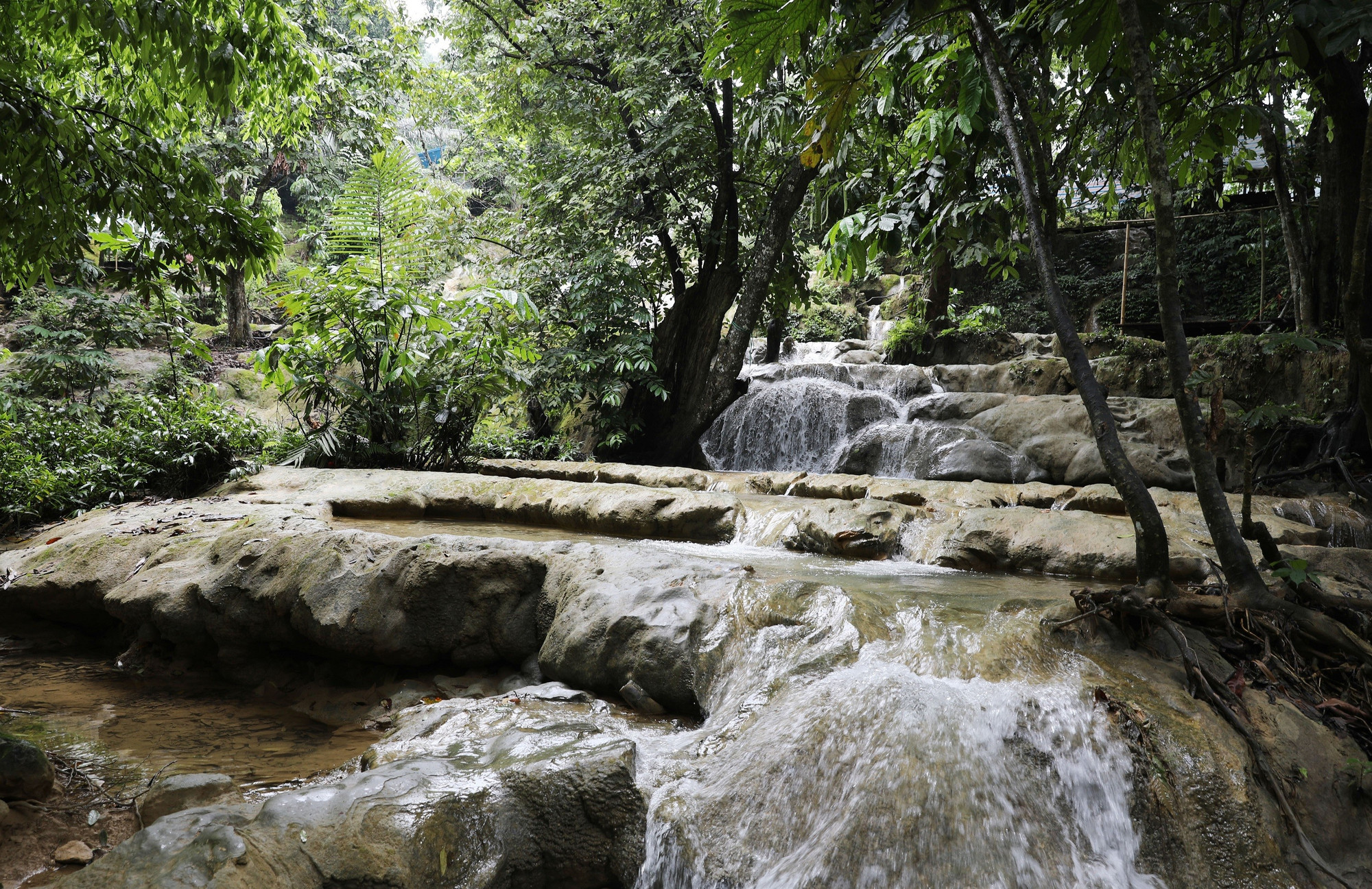 Vẻ đẹp nguyên sơ của thác 7 tầng tại xã Thần Sa, huyện Võ Nhai, tỉnh Thái Nguyên. Ảnh: Hoàng Nguyên/TTXVN thai-nguyen1-1106.jpg