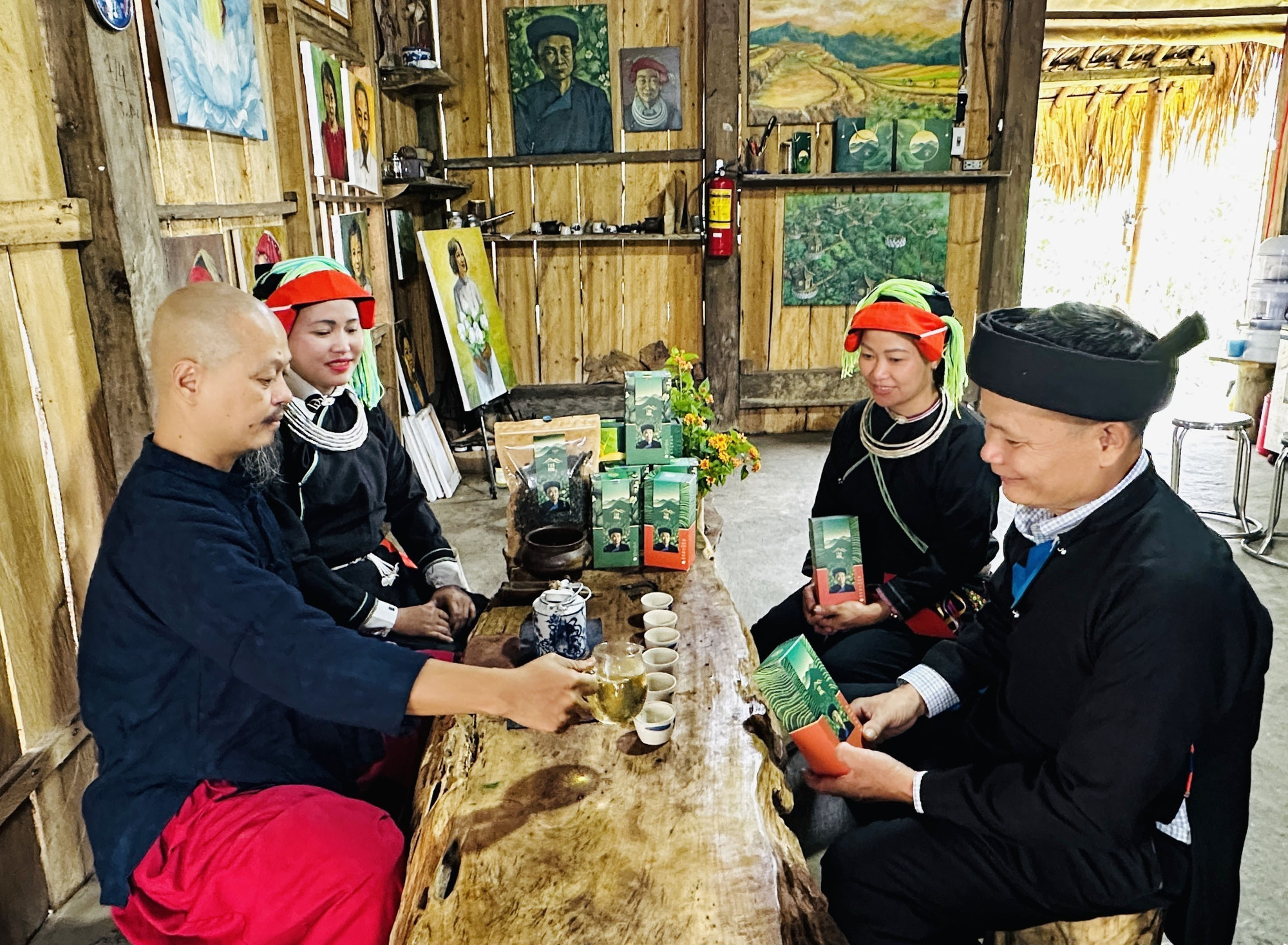 Thưởng chè mới sao là một nét văn hóa của người dân tộc Dao (thôn Xà Phìn, xã biên giới Thanh Thủy, tỉnh Tuyên Quang). che5-1709.jpg
