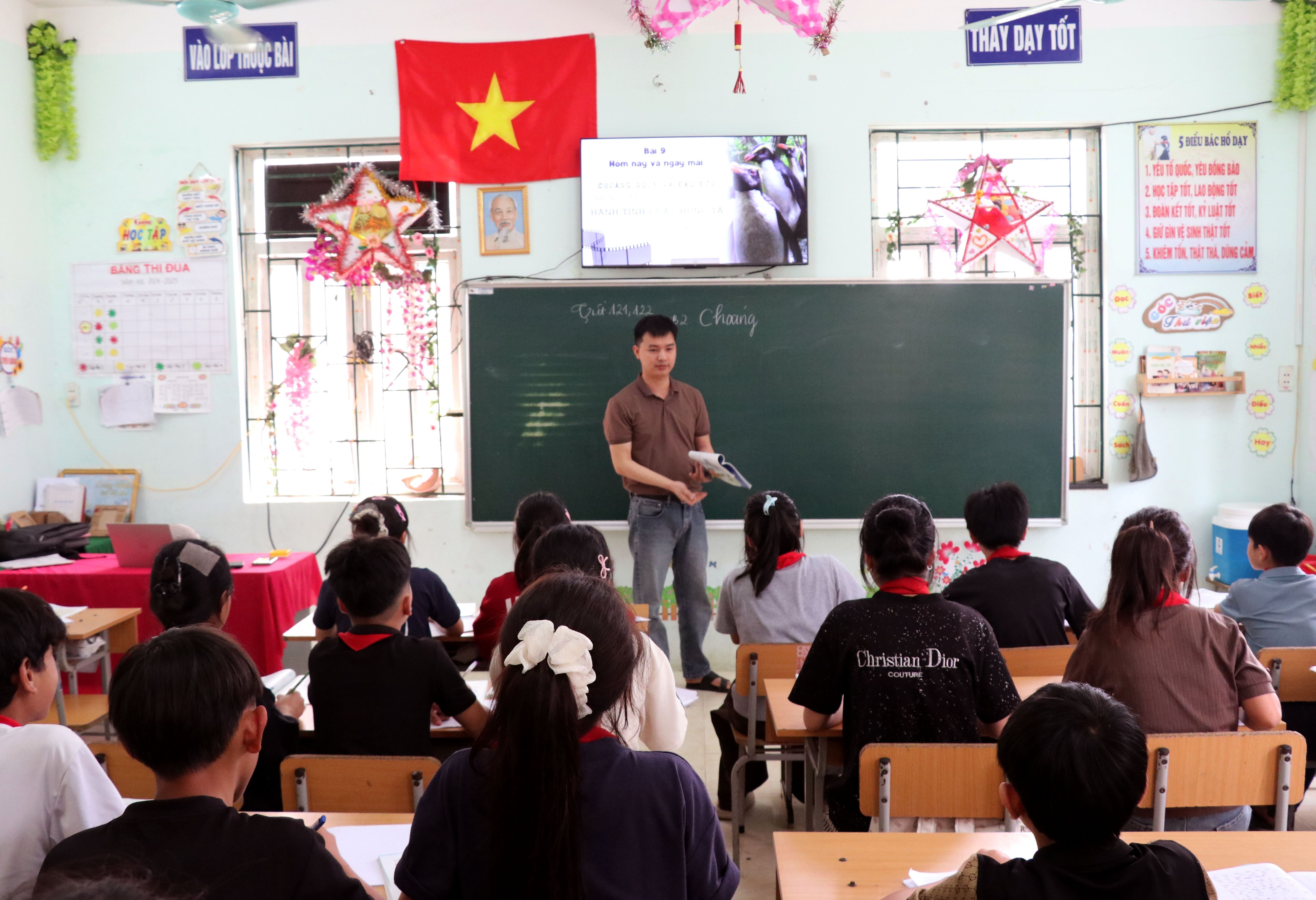 Sắp xếp mạng lưới trường học: Linh hoạt từng địa bàn, nhất là vùng cao, biên giới