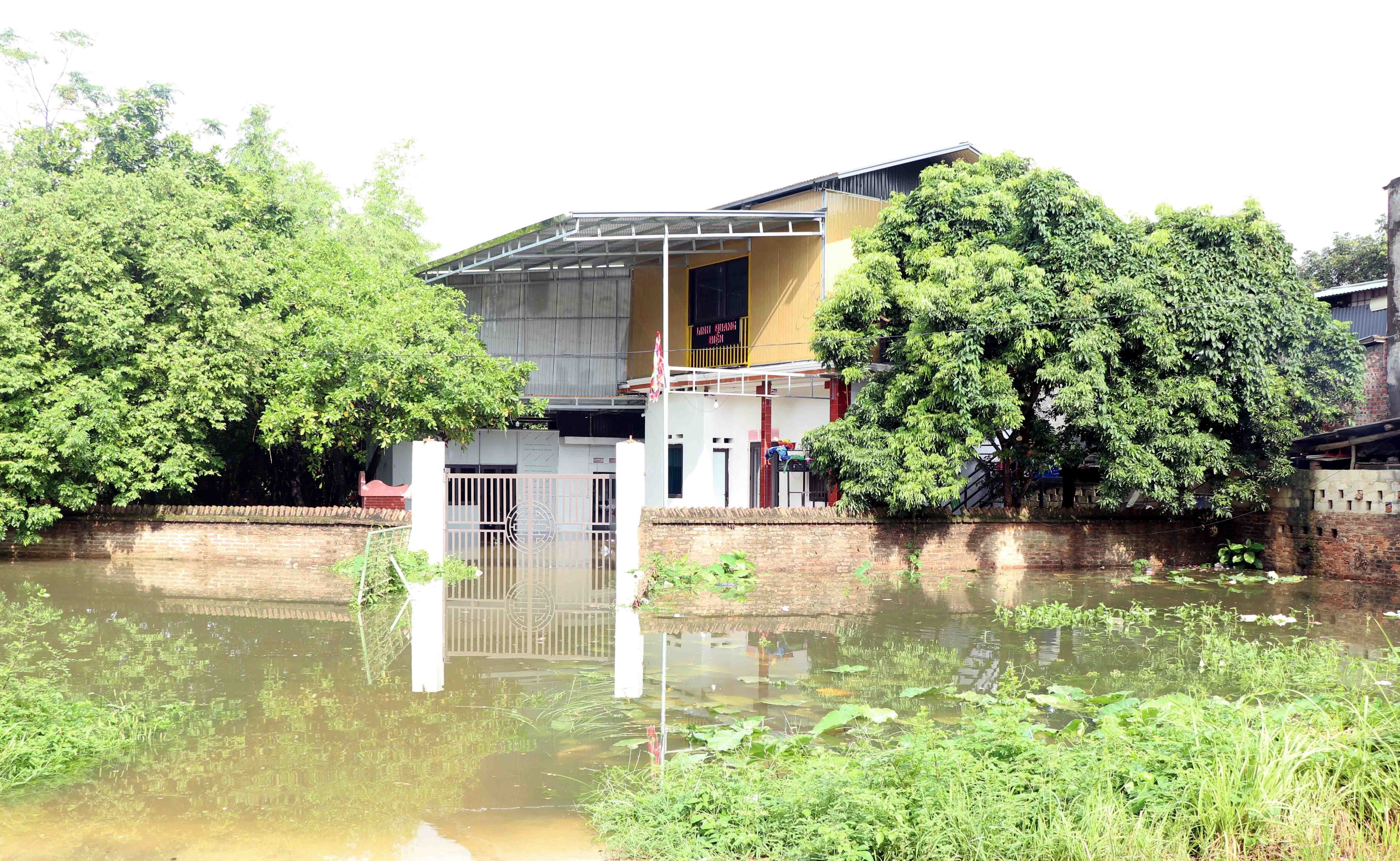 Ảnh hưởng bão số 4: Người dân khu vực ven sông Cầu (Thái Nguyên) cả đêm nỗ lực chống lũ