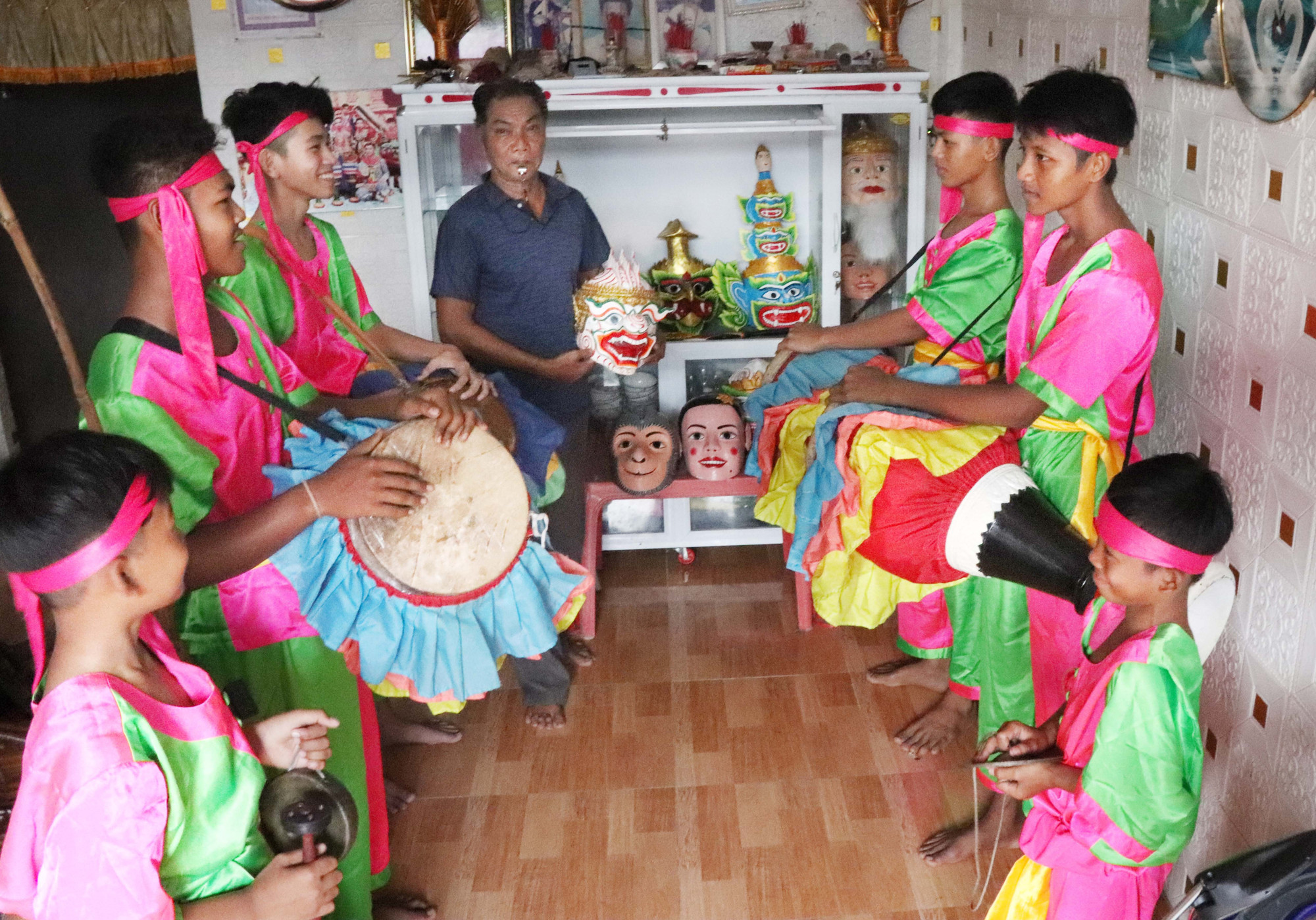 Buổi diễn tập trống của đội Chhay Dăm chùa Bưng Tróp, tại xã An Ninh, thành phố Cần Thơ. e1-chhaydam.jpg