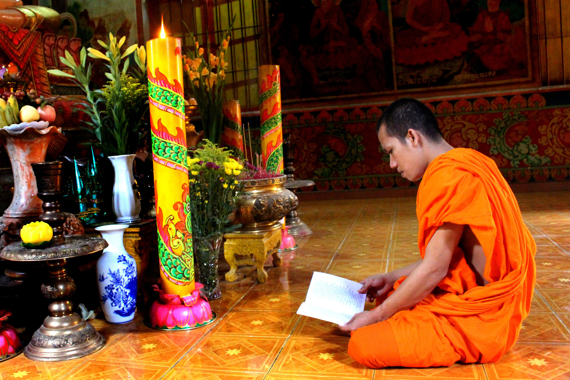 Các chư Tăng chuyên tâm học phật pháp tại chùa suốt trong mùa nhập hạ. c2.jpg