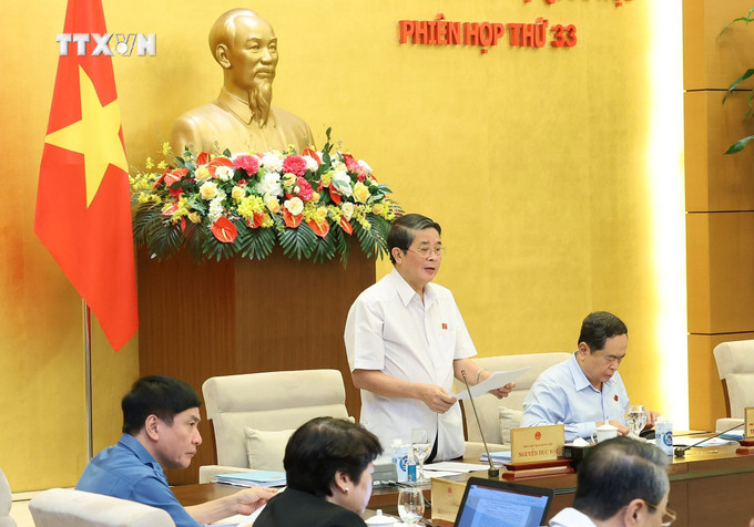Phó Chủ tịch Quốc hội Nguyễn Đức Hải điều hành nội dung phiên họp. Ảnh: Nhan Sáng - TTXVN vna_potal_khai_mac_phien_hop_thu_33_cua_uy_ban_thuong_vu_quoc_hoi_khoa_xv_7372822.jpg