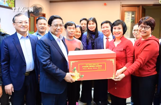 vna_potal_thu_tuong_kiem_tra_cong_tac_truc_thong_tin_cua_ttxvn_vtv_va_vov_7220353.jpeg