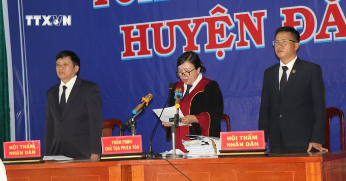 Hội đồng xét xử. Ảnh: Cao Nguyên-TTXVN vna_potal_xet_xu_luu_dong_vu_pha_rung_lam_ray_o_kon_tum_7565915.jpg