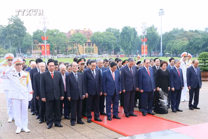 vna_potal_lanh_dao_dang_nha_nuoc_vao_lang_vieng_chu_tich_ho_chi_minh_nhan_dip_79_nam_quoc_khanh_29_7564862.jpg