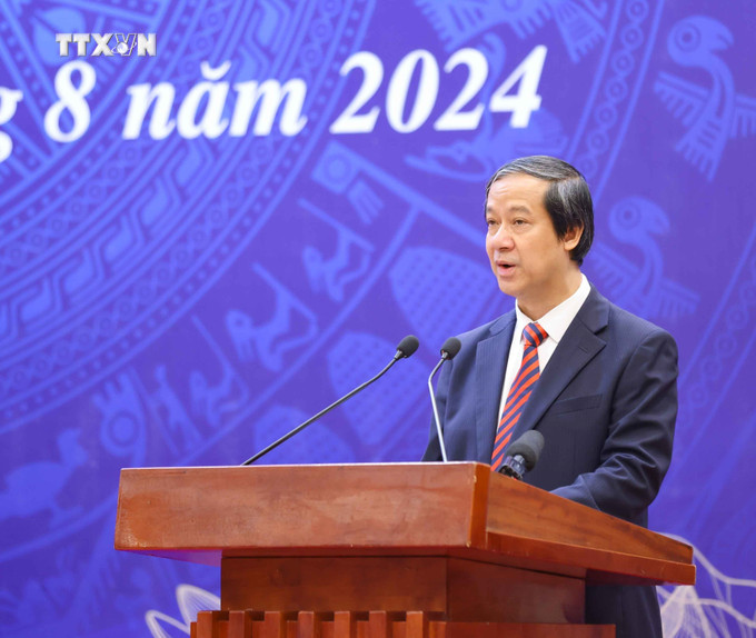 Bộ trưởng Bộ Giáo dục và Đào tạo Nguyễn Kim Sơn phát biểu tại Hội nghị tổng kết năm học 2023 - 2024, triển khai nhiệm vụ năm học 2024 - 2025 hôm 19/8/2024 tại Hà Nội. Ảnh: Thanh Tùng - TTXVN vna_potal_bo_giao_duc_va_dao_tao_trien_khai_nhiem_vu_nam_hoc_2024_-_2025_7544713.jpg