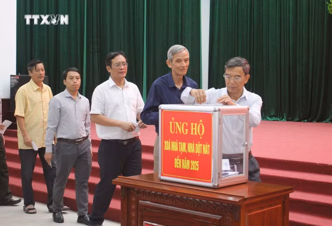 vna_potal_kon_tum_no_luc_xoa_nha_tam_cho_nguoi_ngheo_7602183.jpg